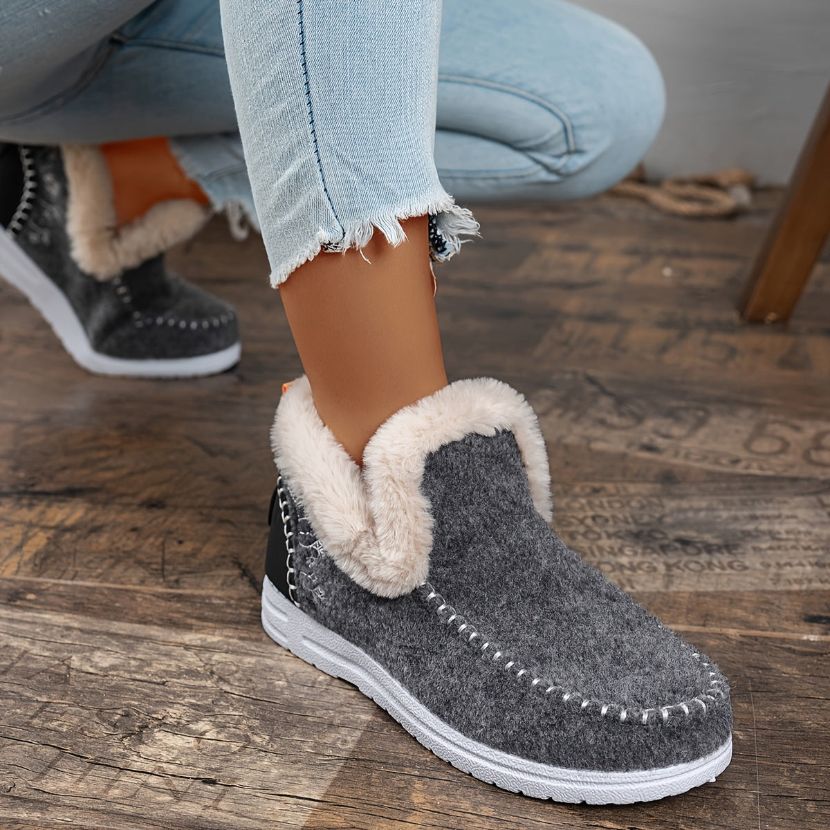 Ayollar uchun qishda kiyinadigan slip-on platform botinkalari, sun'iy jun bilan qoplangan va tormozsiz tagliklar bilan