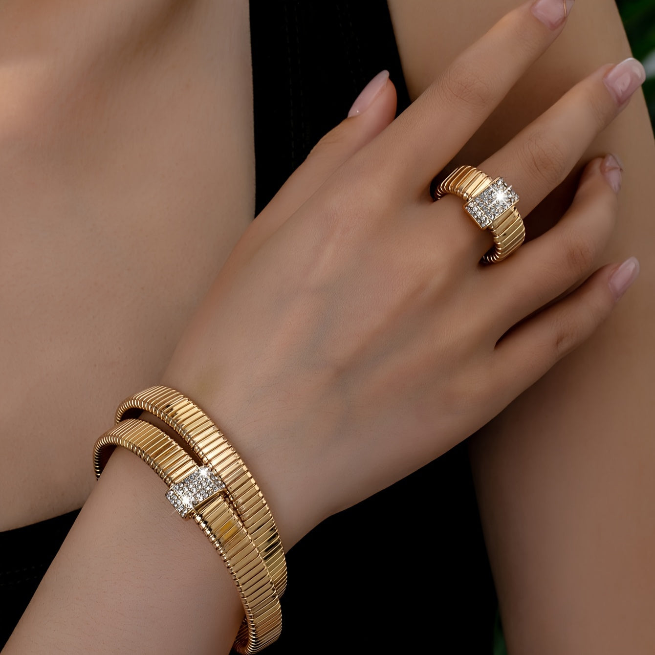 Zamonaviy va jozibador ilon zanjirli bilaguzuk va uzuk to'plami - Ayollar uchun yozgi muhim aksessuar, har kuni kiyish yoki maxsus tadbirlar uchun ideal