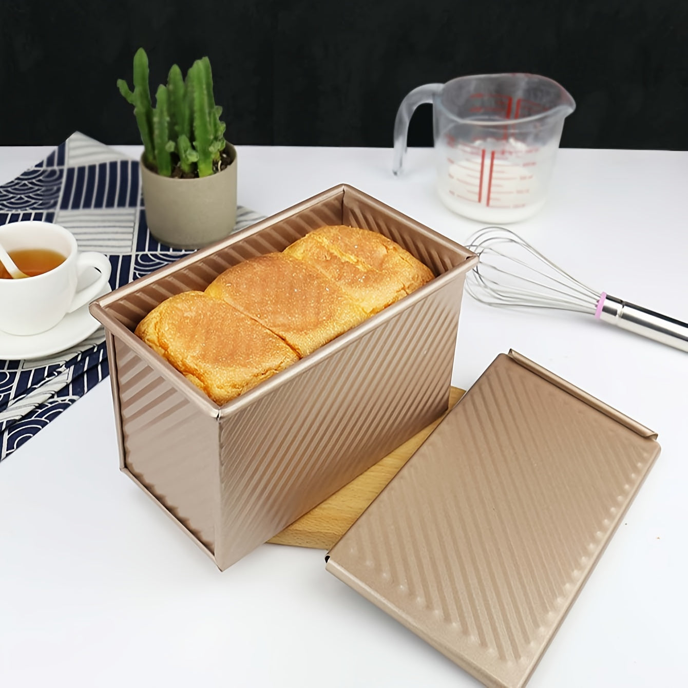 1-Piece 450g Carbon Steel Loaf Pan with Lid Non-Stick Ridges for Bread Baking