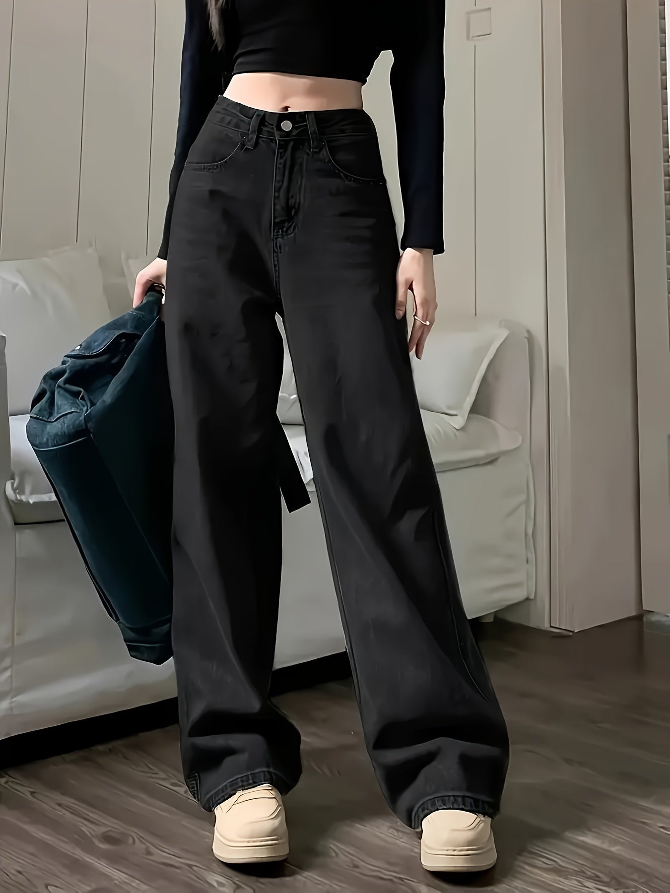 Ayollar uchun retro uslubidagi keng oyoqli, yirtilgan denim jinsi shimlar, fermuar tugmachali yopish.