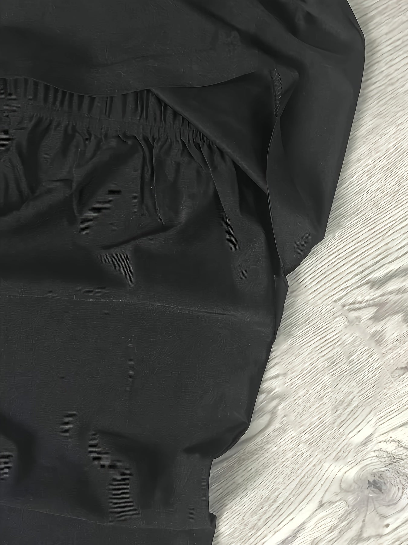 Katta o'lchamdagi konservativ suzish kiyimlari to'plami, bir rangli va raqamli gullar bosma bilan, yuqori bo'yin dizayni bilan, cho'ziluvchan polyesterdan tayyorlangan, tasodifiy O'rta Sharq uslubida.