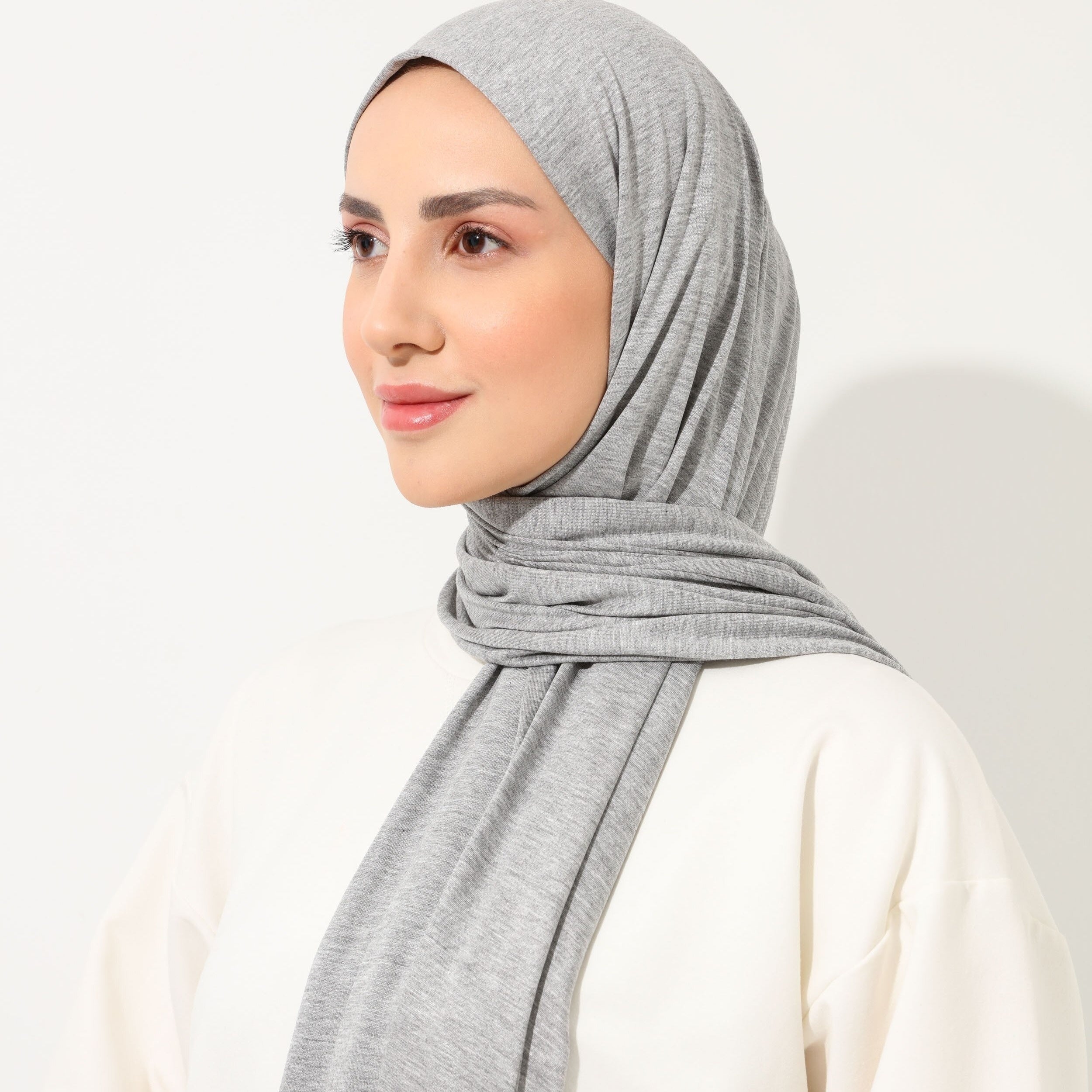 Ayollar uchun yuqori sifatli bir rangli polyester sharf, barcha fasllar va tadbirlar uchun mos, Ramazon uchun qulay.