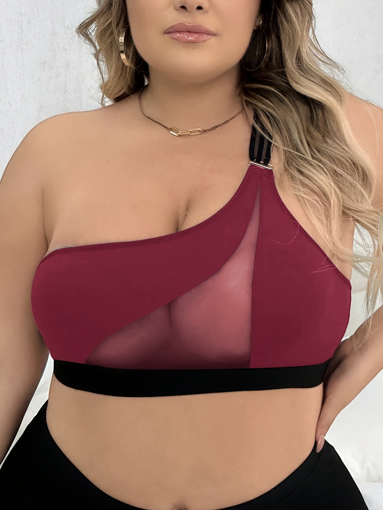 Ayollar uchun kattaroq o'lchamdagi halter top nafas oladigan polyester bo'sh orqa erkin fit kamzul