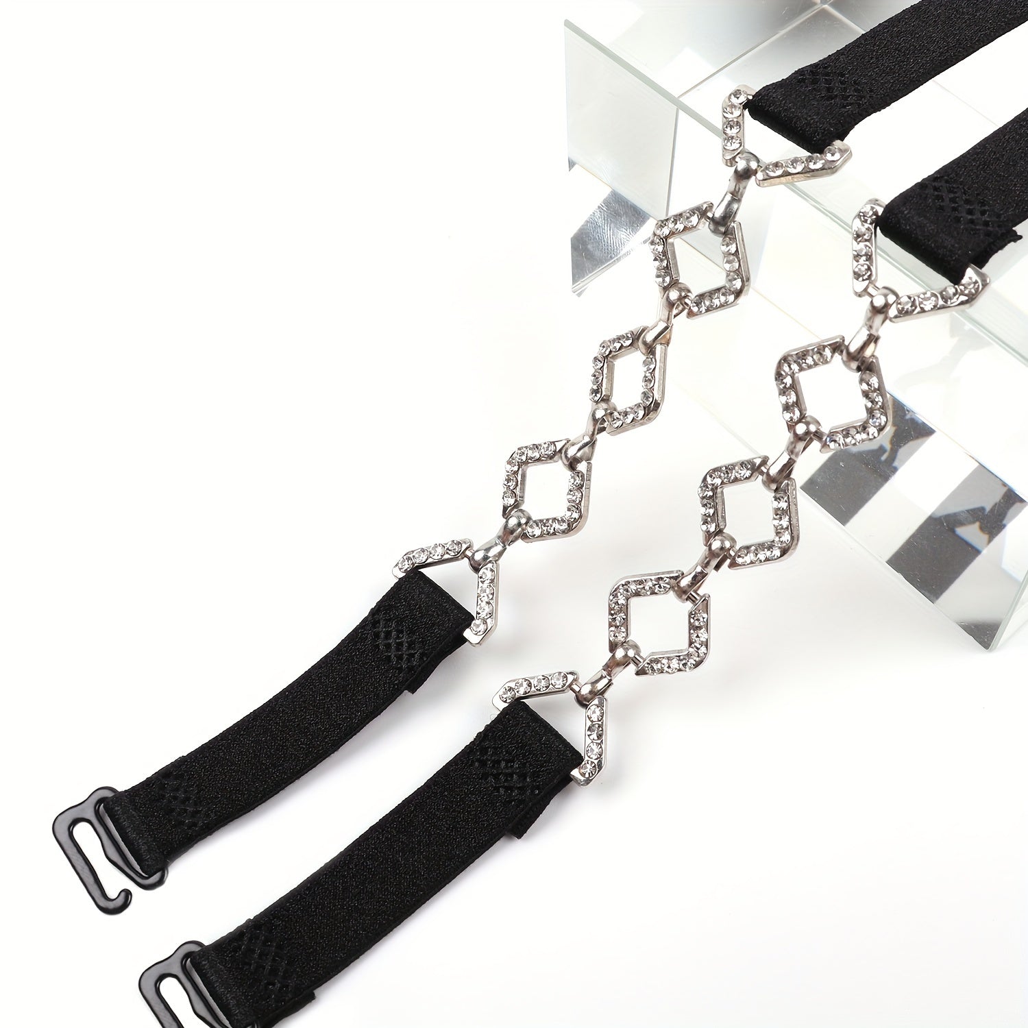 Yelkasiz brassier uchun sirpanmaydigan yelka tasmasi, osma bo'yin chizig'i, rhinestone bezaklari va keng ko'rinmas dizayn.