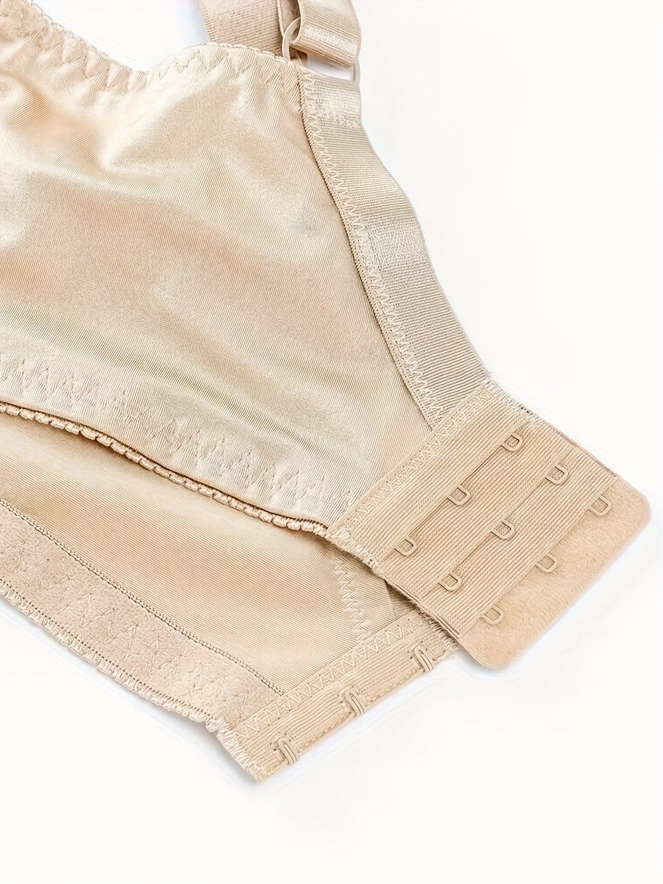 Sujetador romántico de tallas grandes con encaje floral en el dobladillo, aros y tirantes anchos