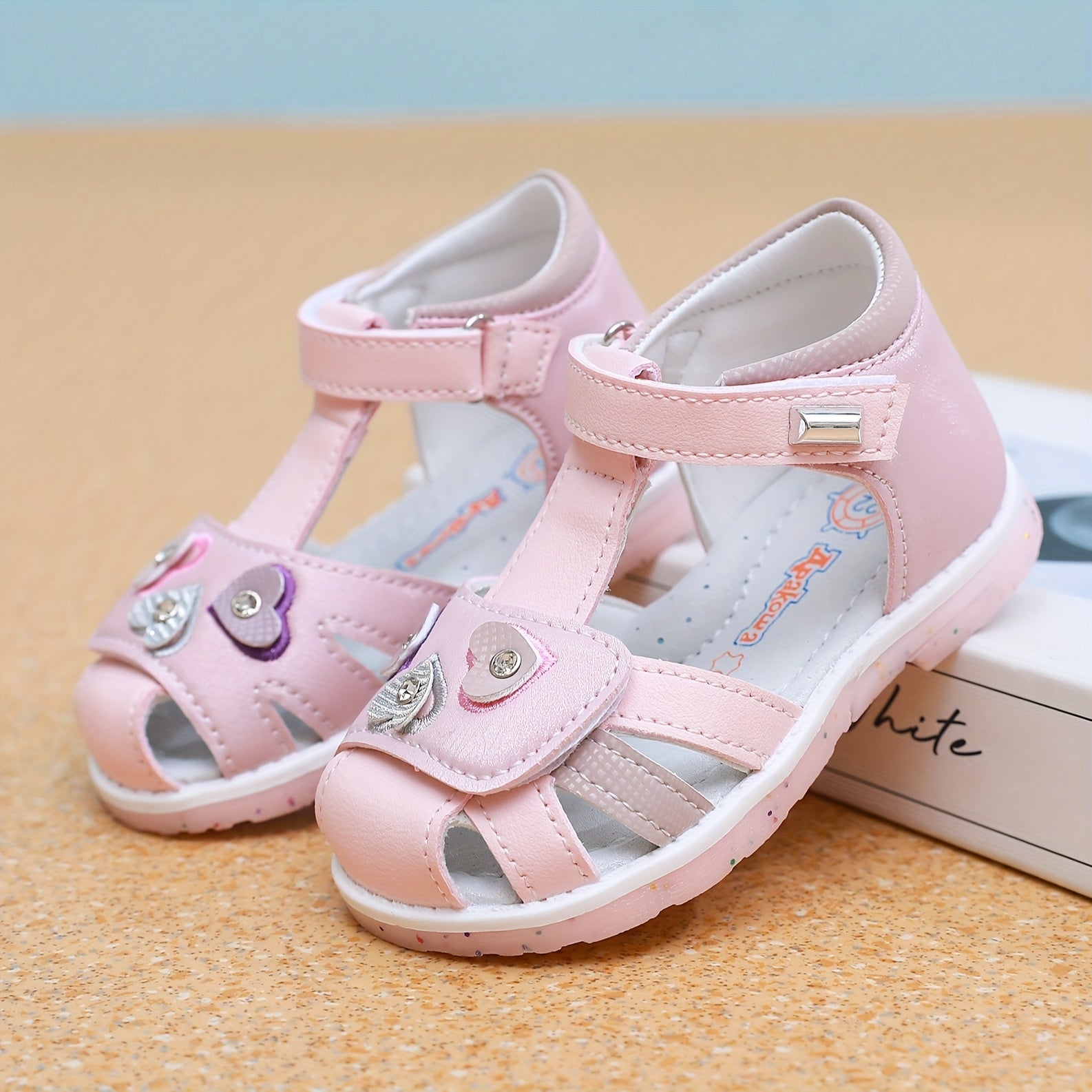 Girls Summer Sandals Heart Pattern White Low-Top Breathable Hook and Loop Closure