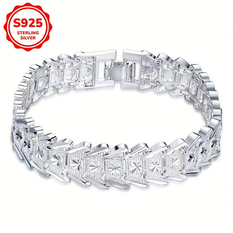 Ayollar uchun mo'ljallangan, Klassik Keng Tangalar Dizayni bilan bezatilgan, Gipoallergen va har kuni kiyish va maxsus tadbirlar uchun mos keladigan Stylish 925 Sterling Silver Bilaguzuk. Onalar kunida sovg'a berish uchun mukammal.