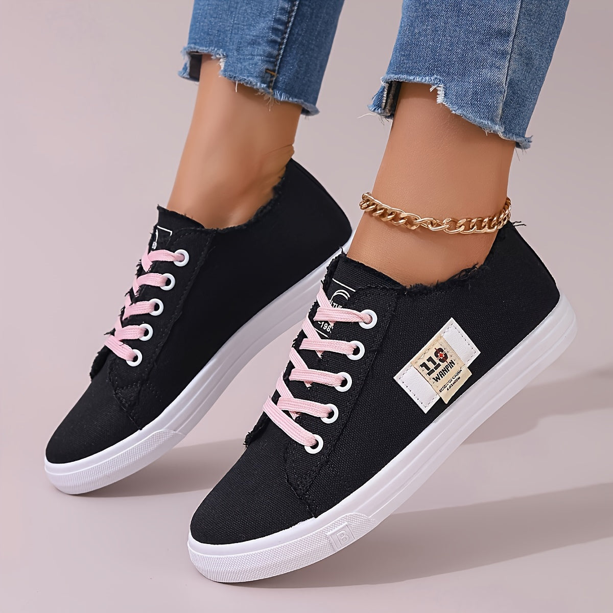 Women's Canvas Sneakers Breathable Flat Shoes with Round Toe and Lace-Up