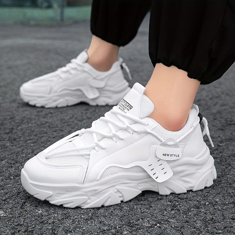 Erkaklar uchun zamonaviy qalin poyabzallar, ochiq havoda faoliyatlar uchun mukammal.