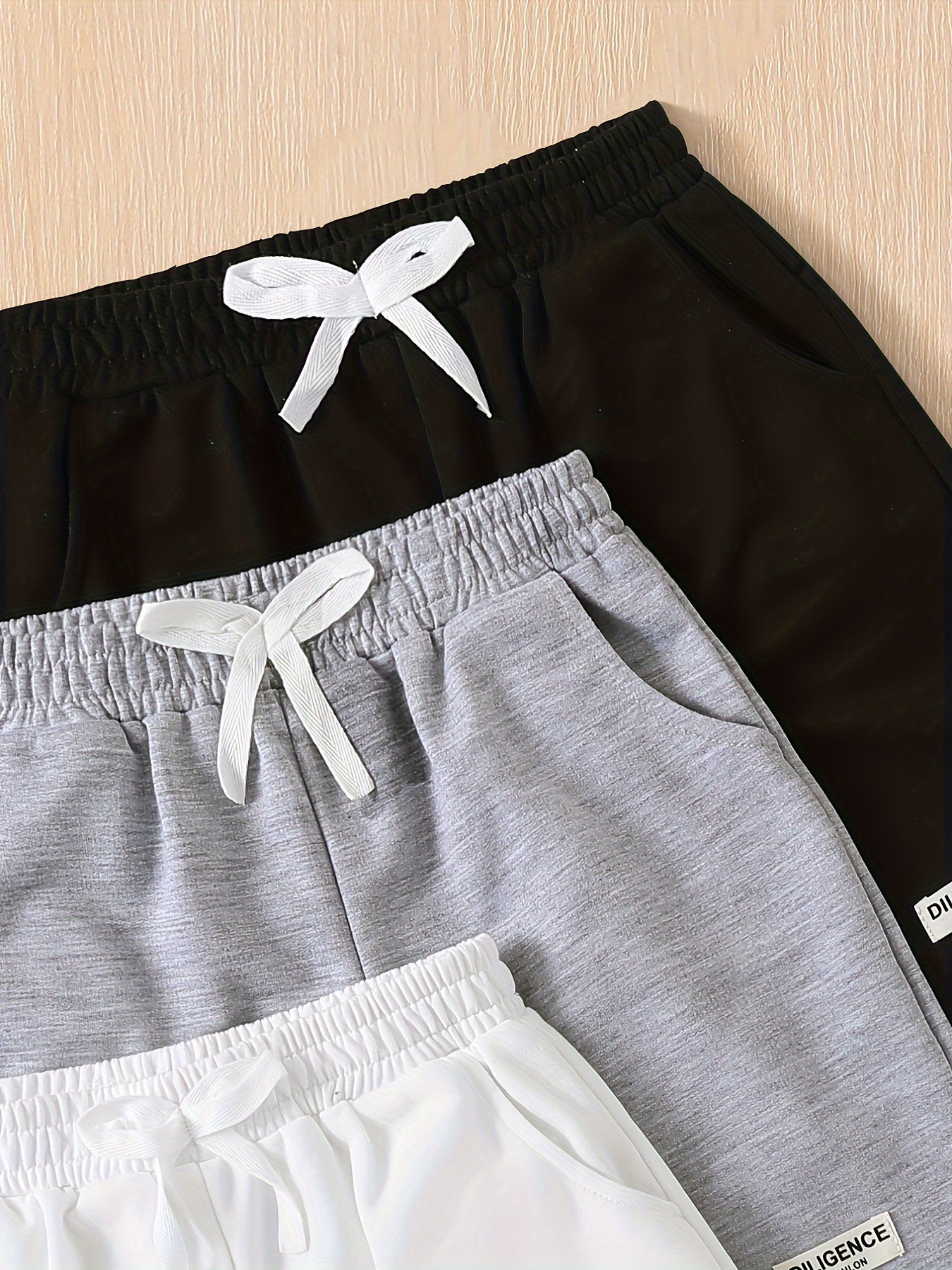 Yigitlar uchun yozgi shortlar 3-to'plam, to'liq rangli polyester to'qima, elastik bel, kundalik va faol kiyim