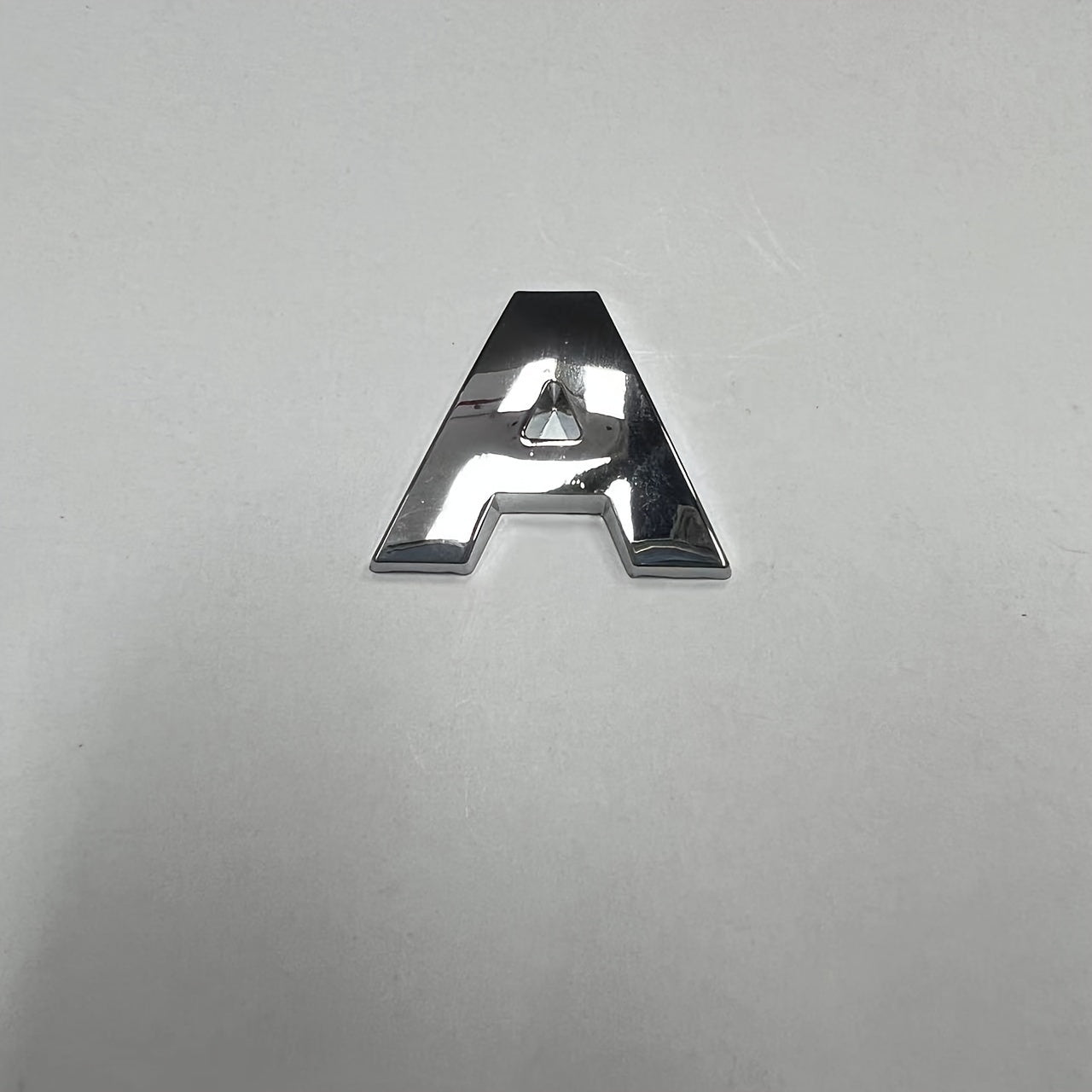 Pegatina para coche con letras y números 3D, emblema dorado y plateado, insignia trasera