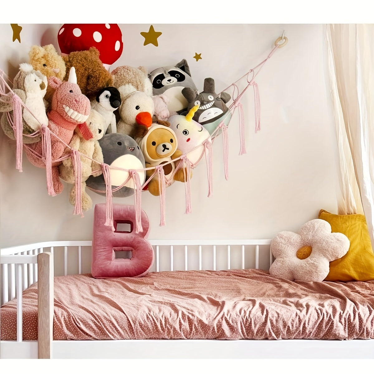 Yoshlar xonasi yoki yashash xonasi dekoratsiyasi uchun ko'p funksiyali osma saqlash to'ri, yoqimli dizayn bilan. Qora, oq, pushti va och ko'k ranglarda mavjud. O'lchamlari 100x100x140 sm. Yengil mato, bezakli yulduz dizayni bilan.