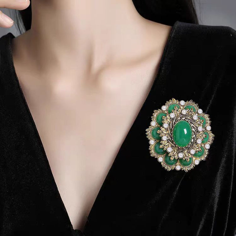 Women’s Baroque Style Brooch Rhinestones Pearl Retro Palace Emblem Jewelry