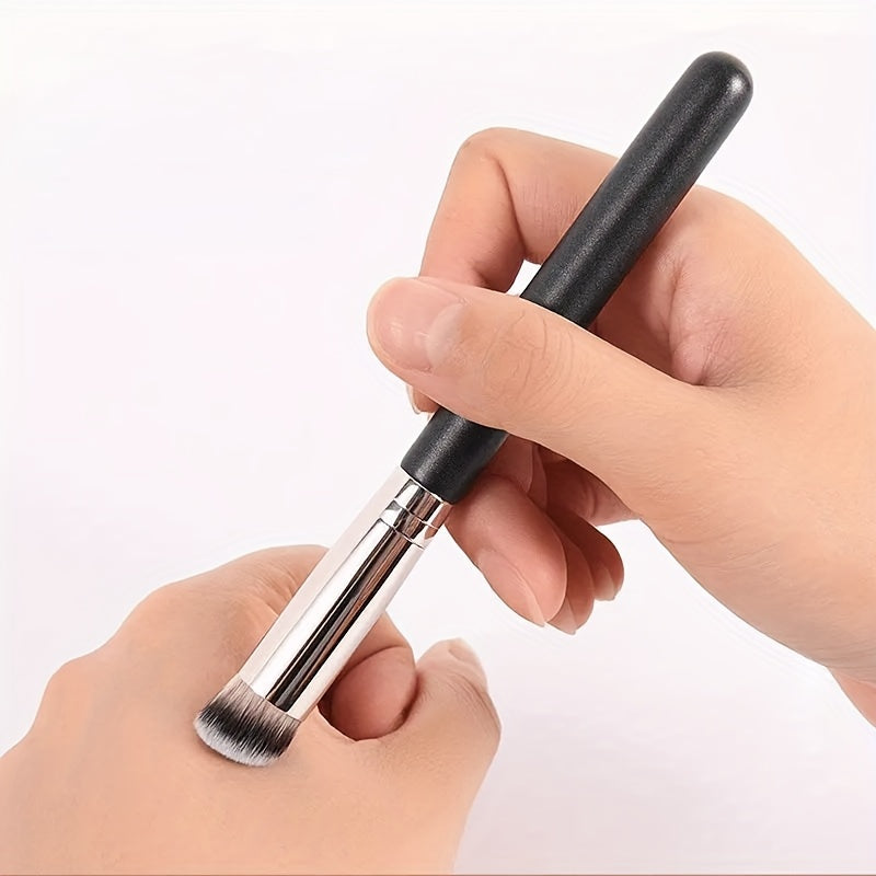 Ayollar uchun makiyaj choʻpqi zich sintetik qobiq bilan yashirish uchun aralashtirish asbobi