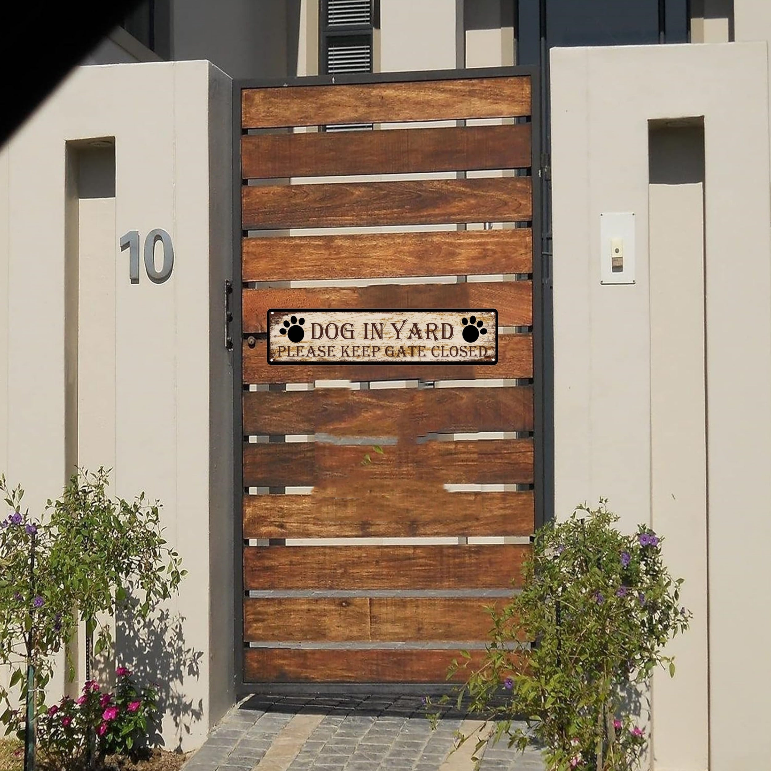 Cartel de metal vintage perro en el jardín decoración para el hogar 40cm x 10cm arte de pared de granja