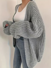 Ayollar uchun keng hajmli yengil kulrang kardigan, uzun yengli ochiq oldi sviter