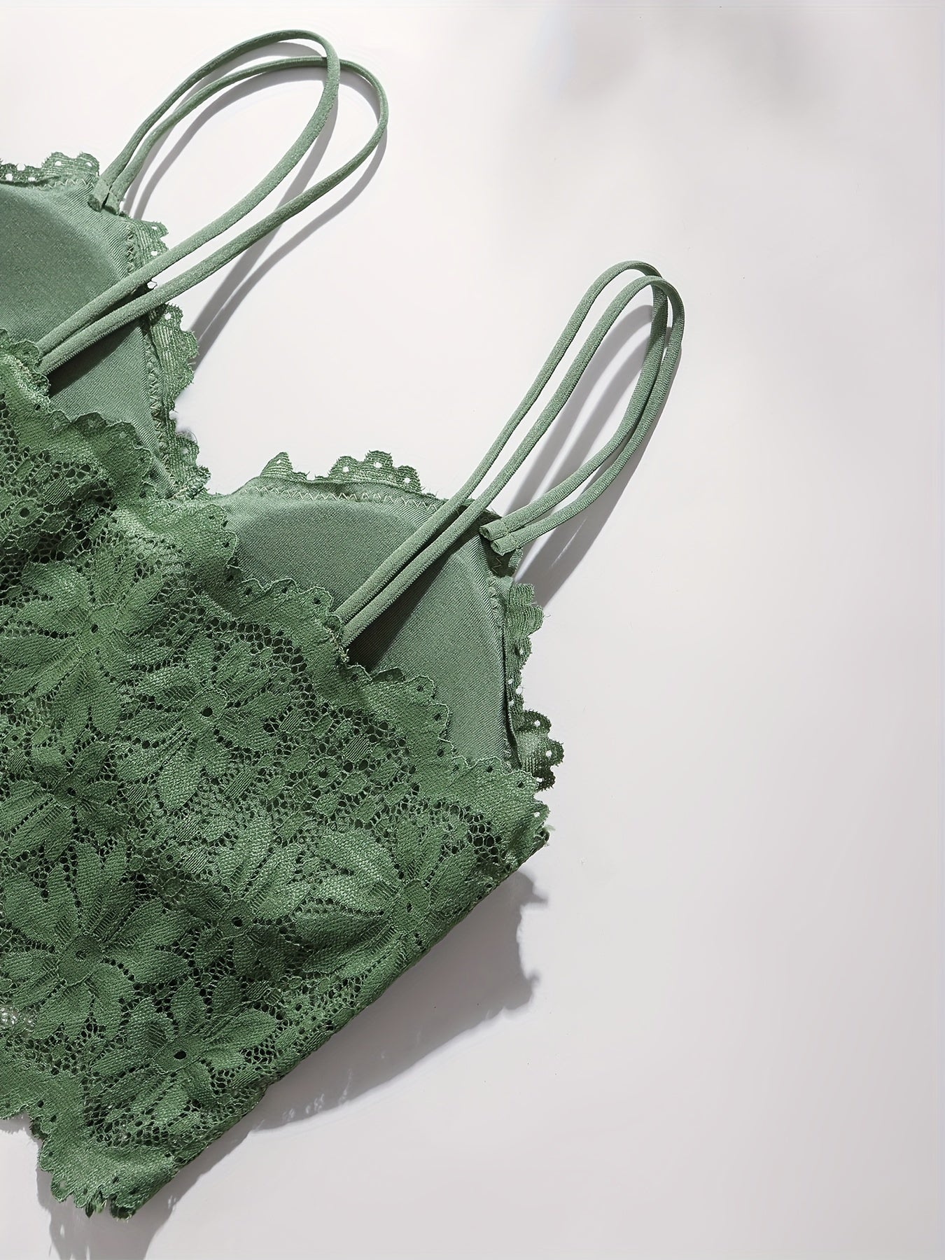 4 to'plam ayollar uchun sexy dantel brassu va ichki kiyim to'plamlari, olib tashlanadigan brassu, nafas oladigan va qulay mato, va cho'ziluvchan ichki kiyim dizayni bilan.