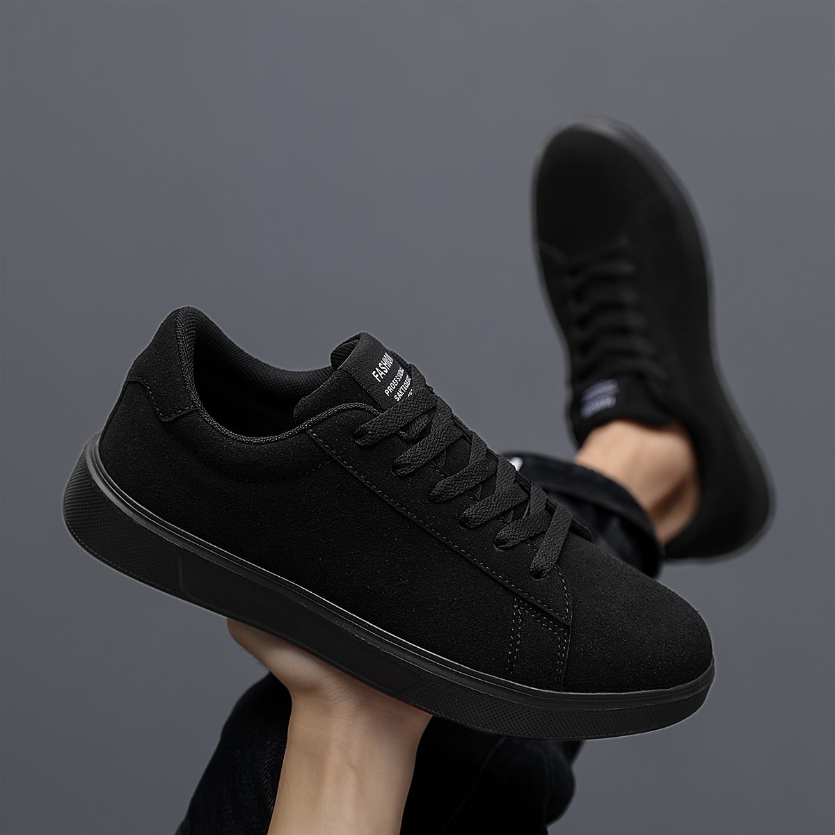 Zapatos de skate casual sólidos para hombre, antideslizantes, con cordones, para actividades al aire libre