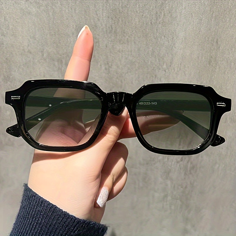 Katta kvadrat moda quyoshdan himoyalovchi ko‘zoynaklar ayollar uchun retro ko‘cha uslubi bilan metall g‘iloflar bilan