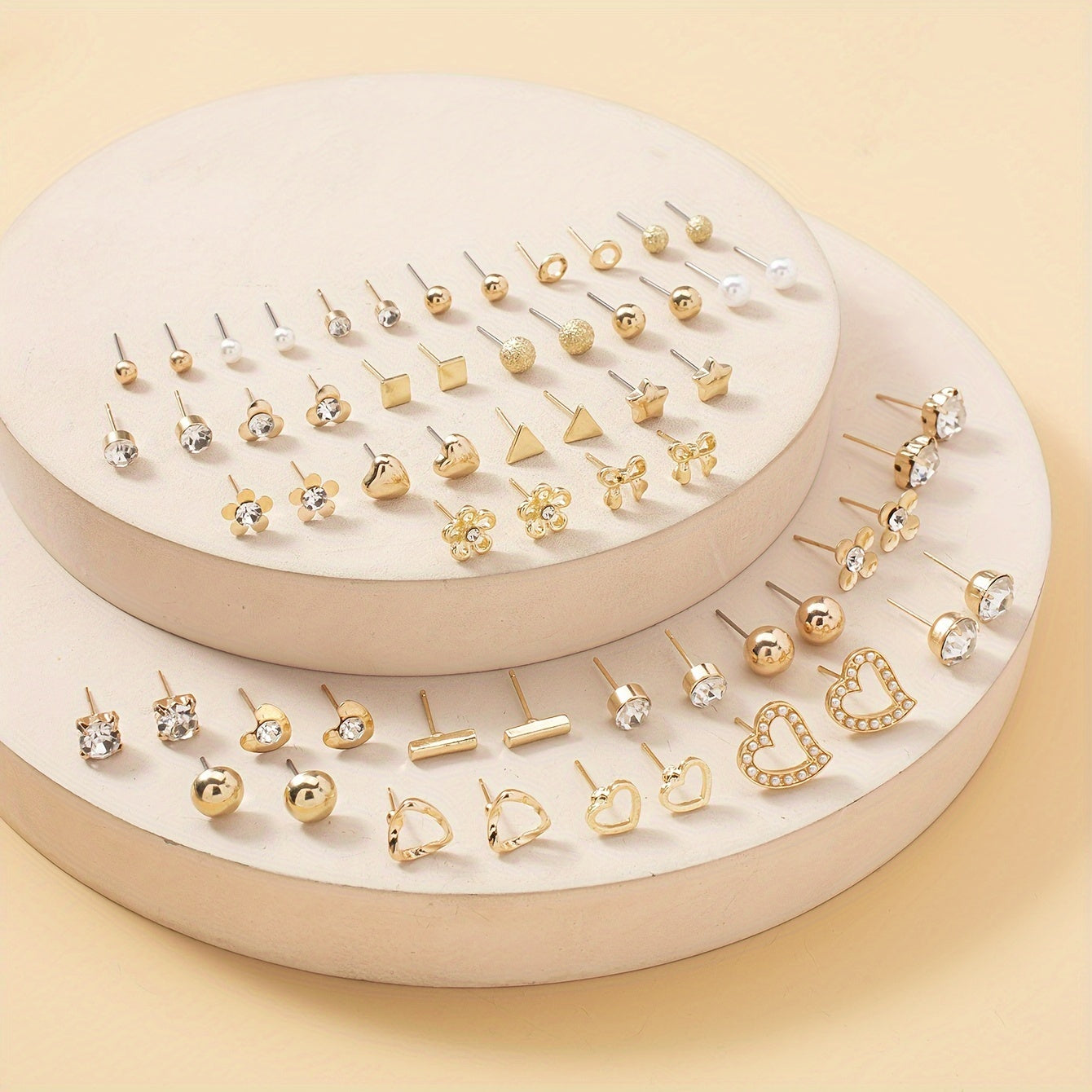 Ayollar uchun 30 ta nafis yurak shaklidagi marjon, kapalak, kristal va oltin quloq taqqichlari