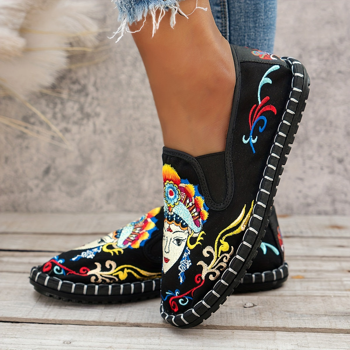 Women's Embroidered Canvas Flats Lightweight Soft Sole Walking Shoes