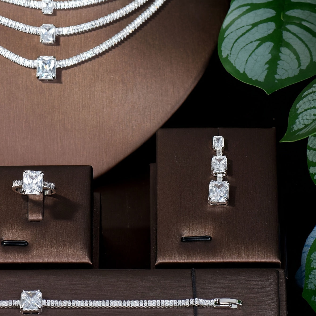 Conjunto de joyería nupcial con zirconia cuadrada de múltiples capas, collar, pendientes, anillo y pulsera chapados en oro de 18k