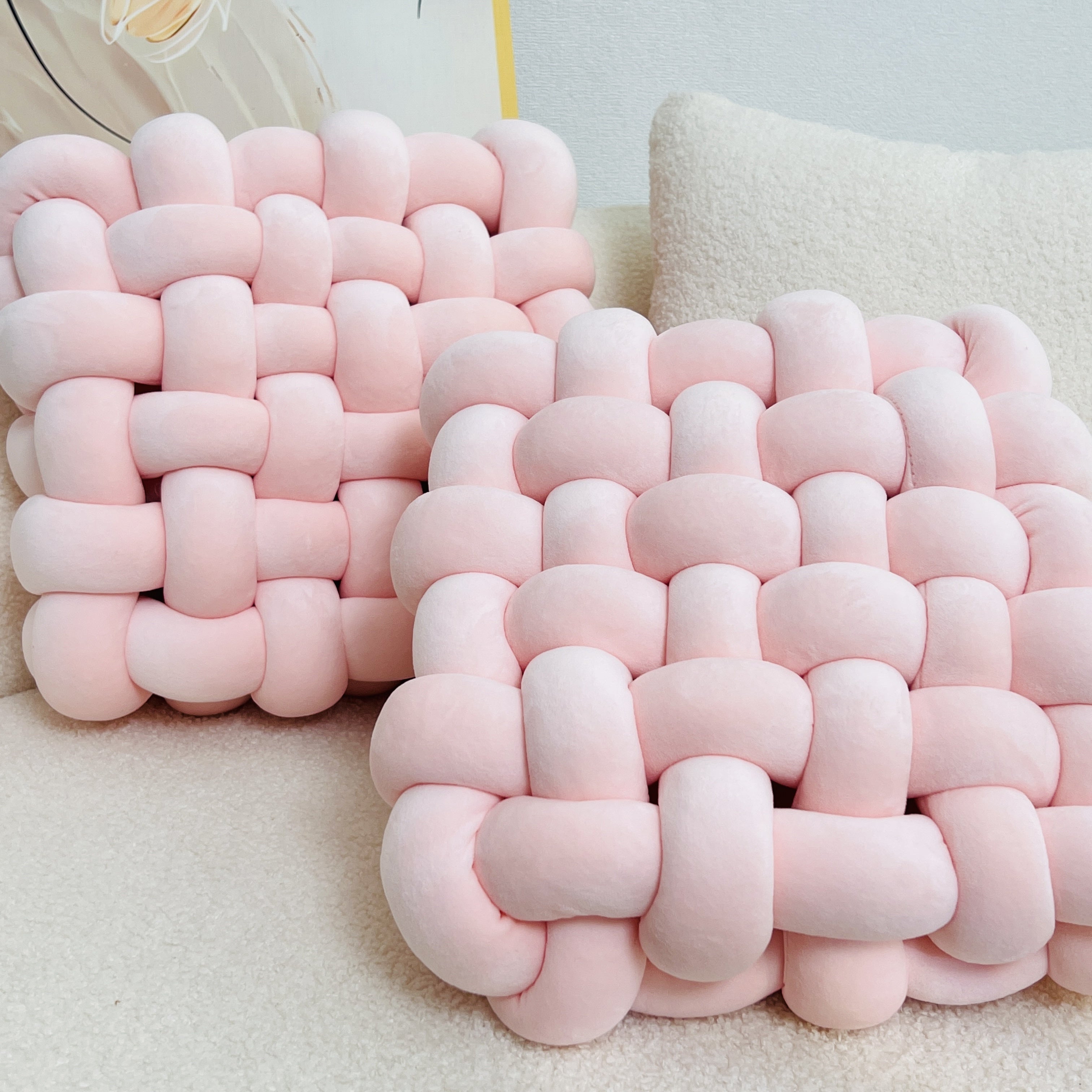 Мягкая подушка в виде узла, идеальна для домашнего декора в гостиных, спальнях и офисах.