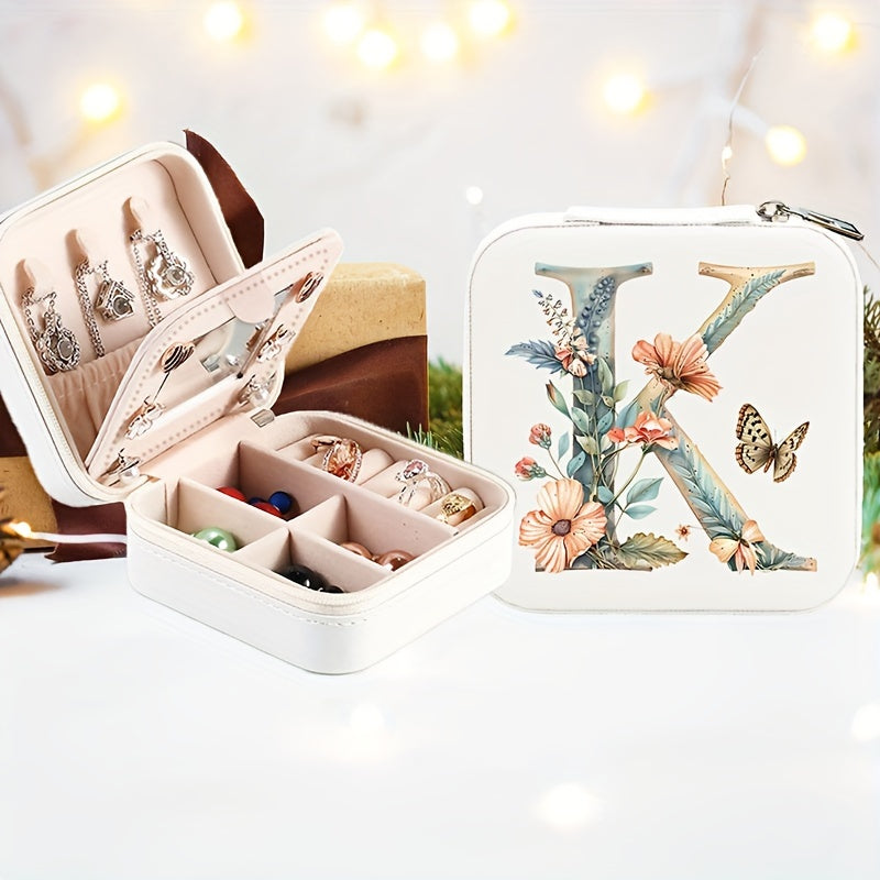 Yolgʻon charm bilan shaxsiylashtirilgan alfavitli flip-top bilan qoplangan, soʻzma-soʻz qoplangan va taqinchoqlarni saqlash uchun quti