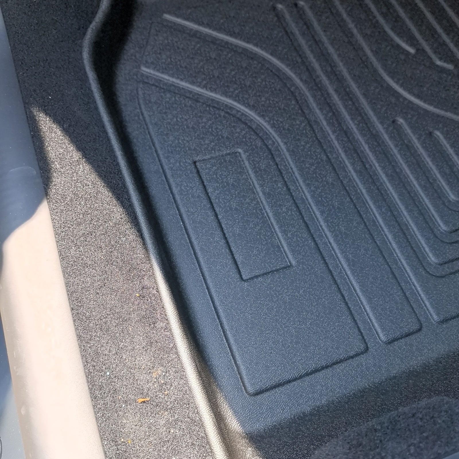 All-Weather TPE Car Floor Mats for Tesla Model Y 2025 Full Set Durable and Easy to Clean