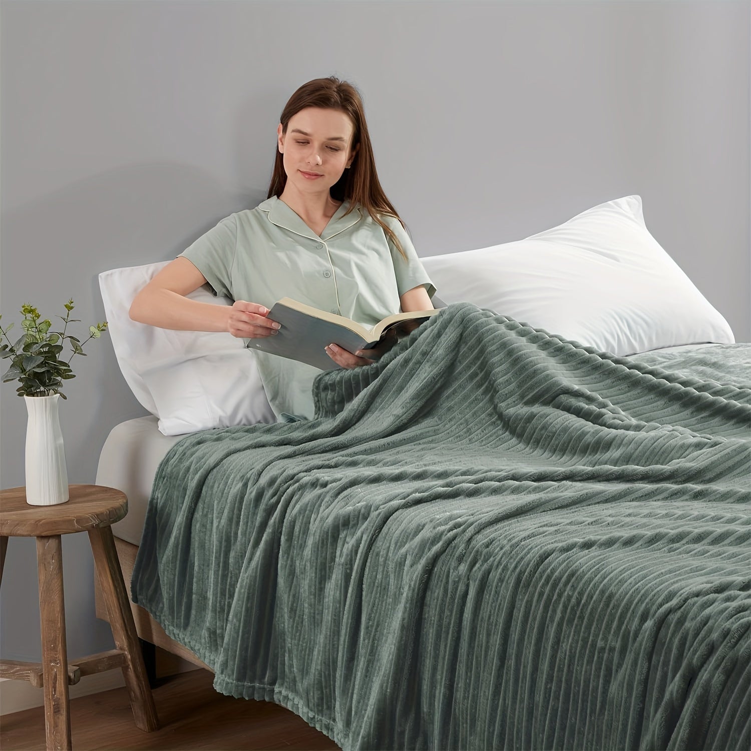 Oversized Microfiber Fleece Throw Blanket with 3D Ribbed Jacquard Design
