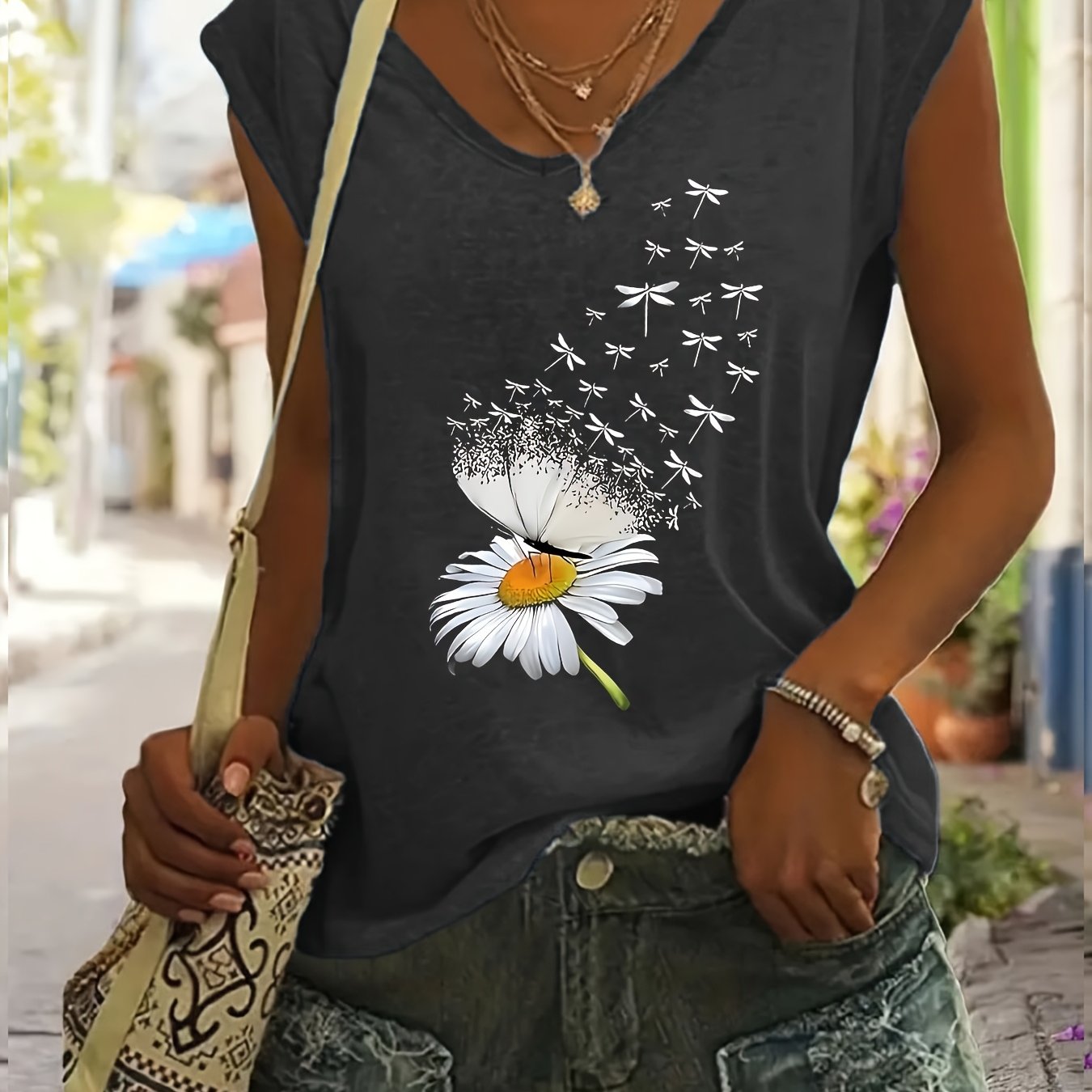 Plus Size Women's V-Neck Short Sleeve T-Shirt Black White Daisy Butterfly Casual Fit