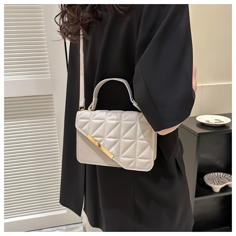 Bolso bandolera acolchado negro con correa desmontable y placa dorada para mujer
