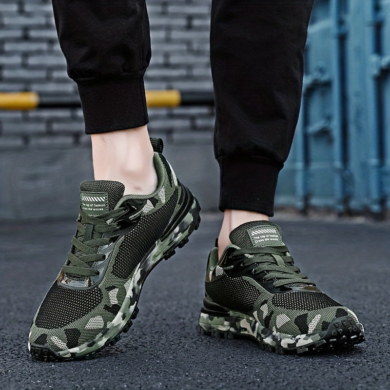 Men's Camouflage Low Top Sneakers for Outdoor Activities Lightweight Non-Slip Fabric