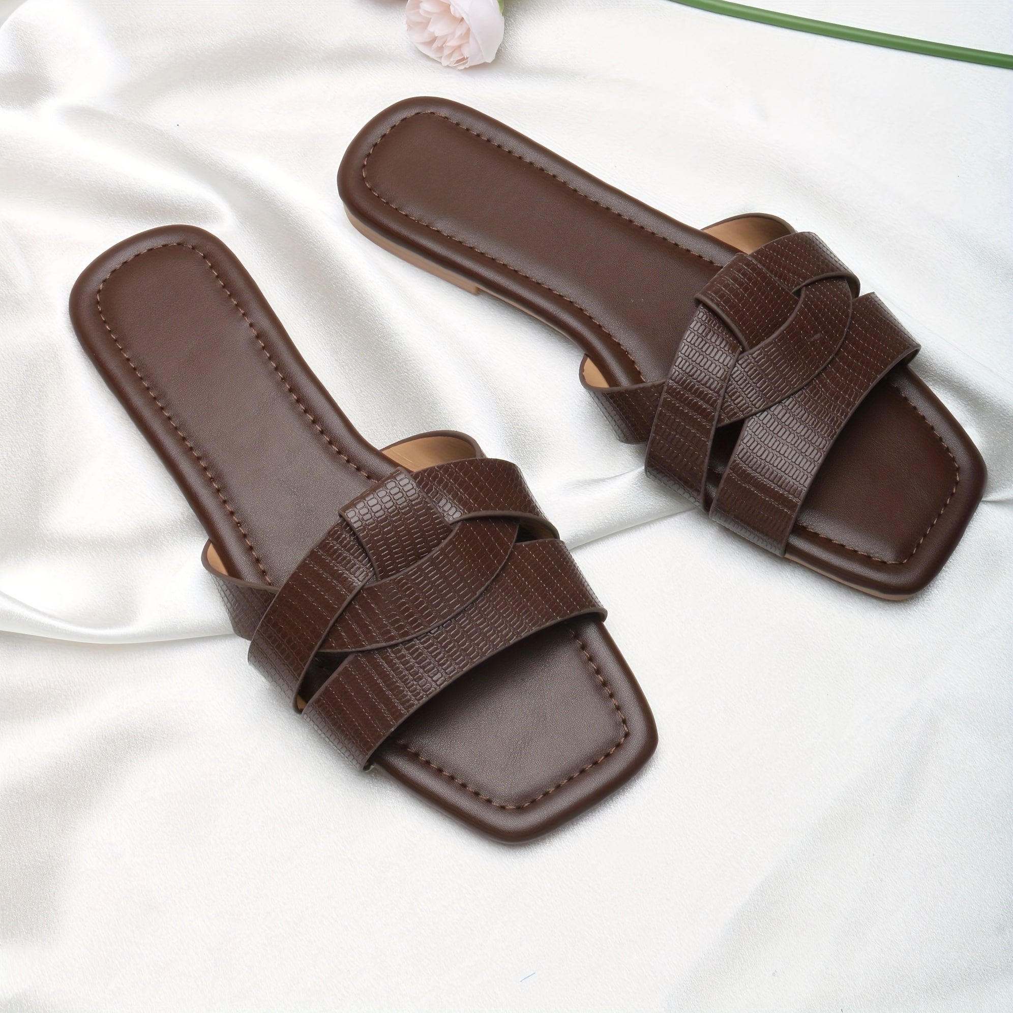 Women's Flat Sandals Adjustable Strap Open-Toe Summer Slippers Brown