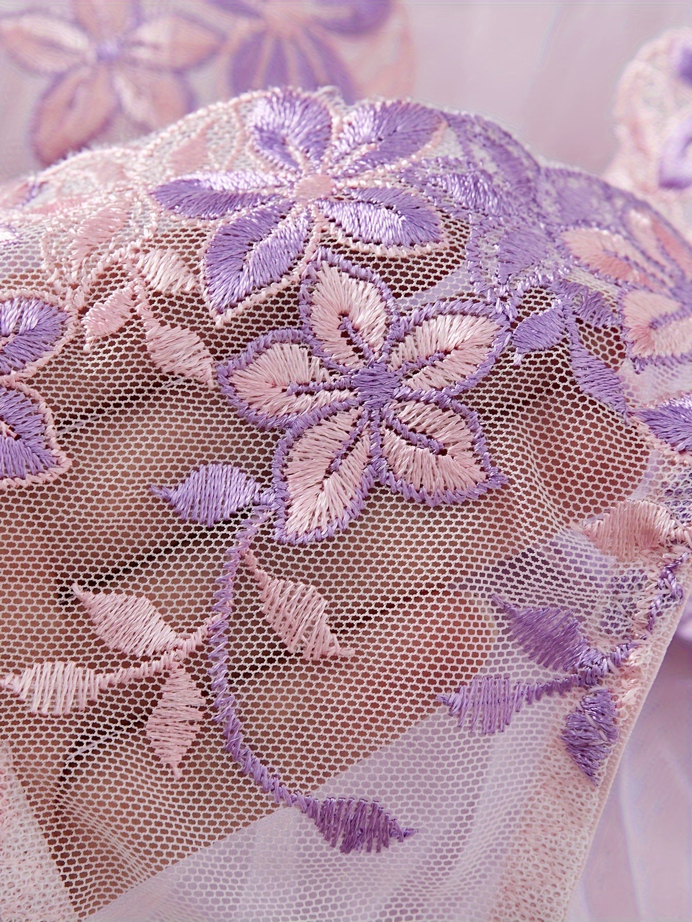 Women's Sexy Lingerie Set with Flower Design Bra and Thong