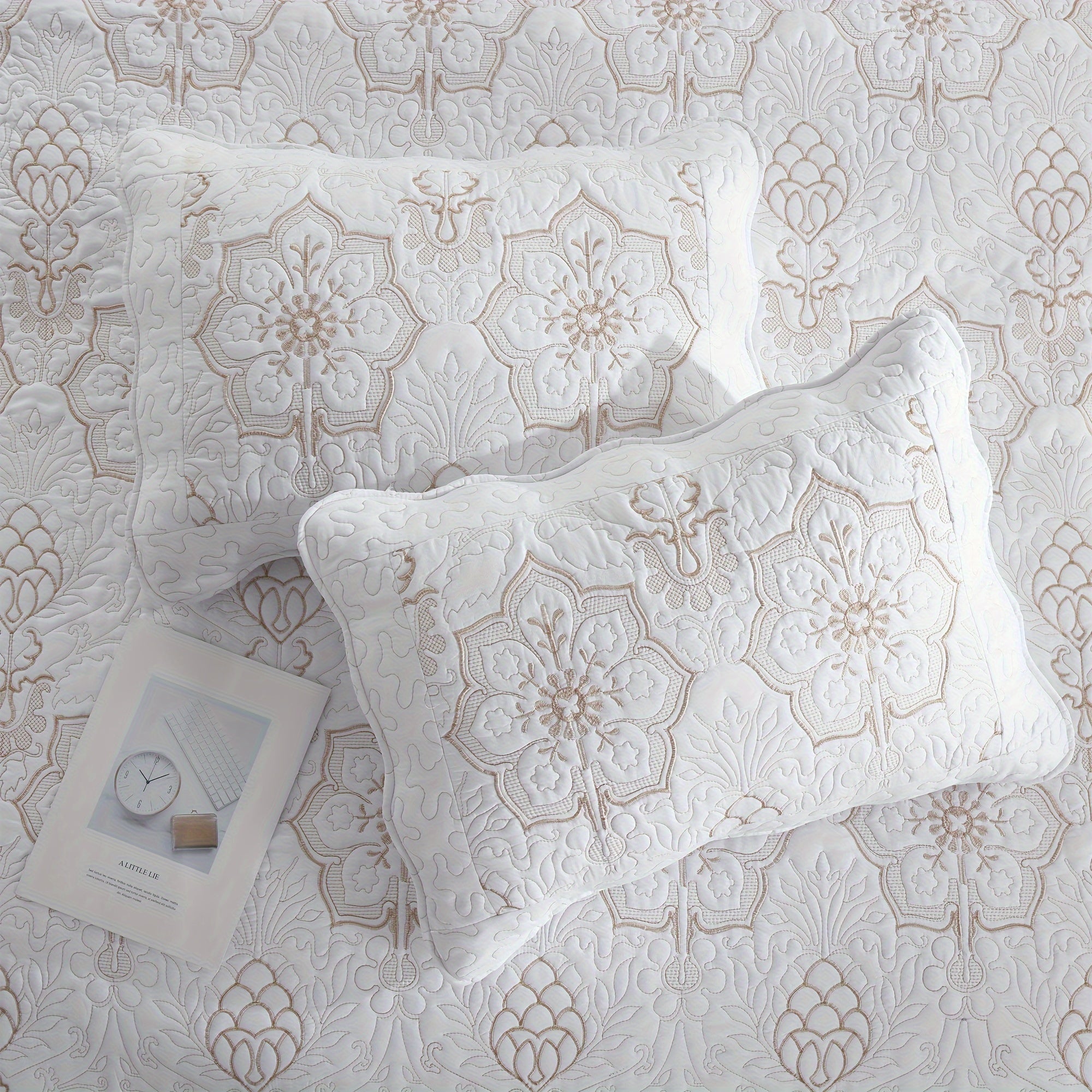 Advanced Quilt Cover Bedding Set with White Gold Thread Flower Pattern Summer Cool 3pcs