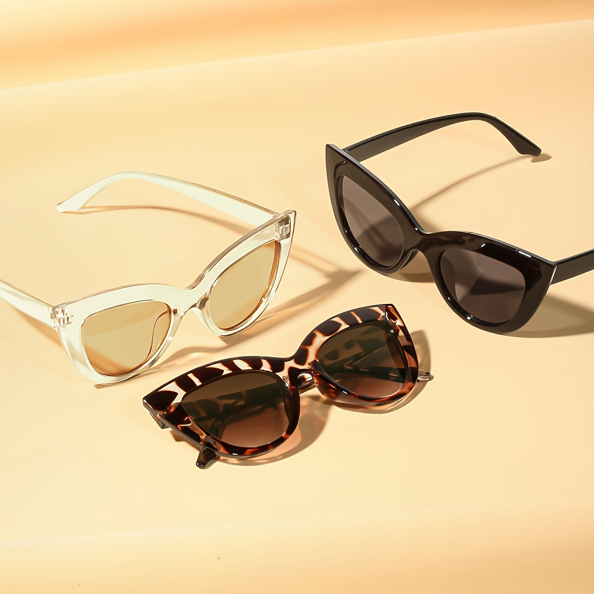 Набор из 3 женских очков в стиле «кот» подчеркивает черты лица и излучает элегантность.