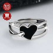 925 Sterling Silver Ochiq Halqa Qora Yurak Dizayni bilan, Xavfli Sevgi Ramzi, erkaklar va ayollar uchun mukammal. Ushbu yuqori sifatli sozlanadigan halqa xavfli sevgi mohiyatini ifodalaydigan bayonot bo'lagidir.