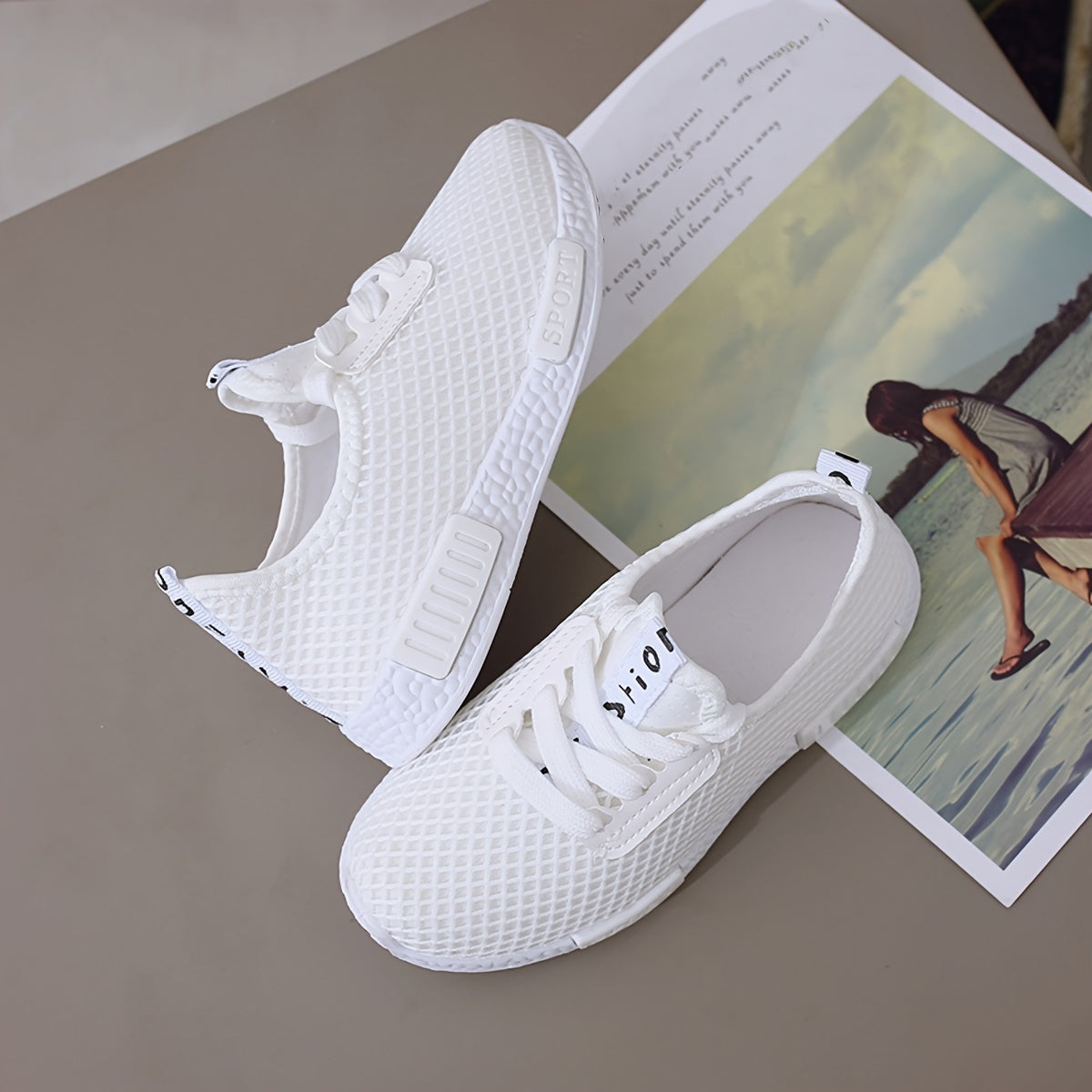 14 yosh va undan kichik yoshdagi bolalar uchun kundalik tasodifiy kiyim uchun zamonaviy toza teshikli krossovkalar