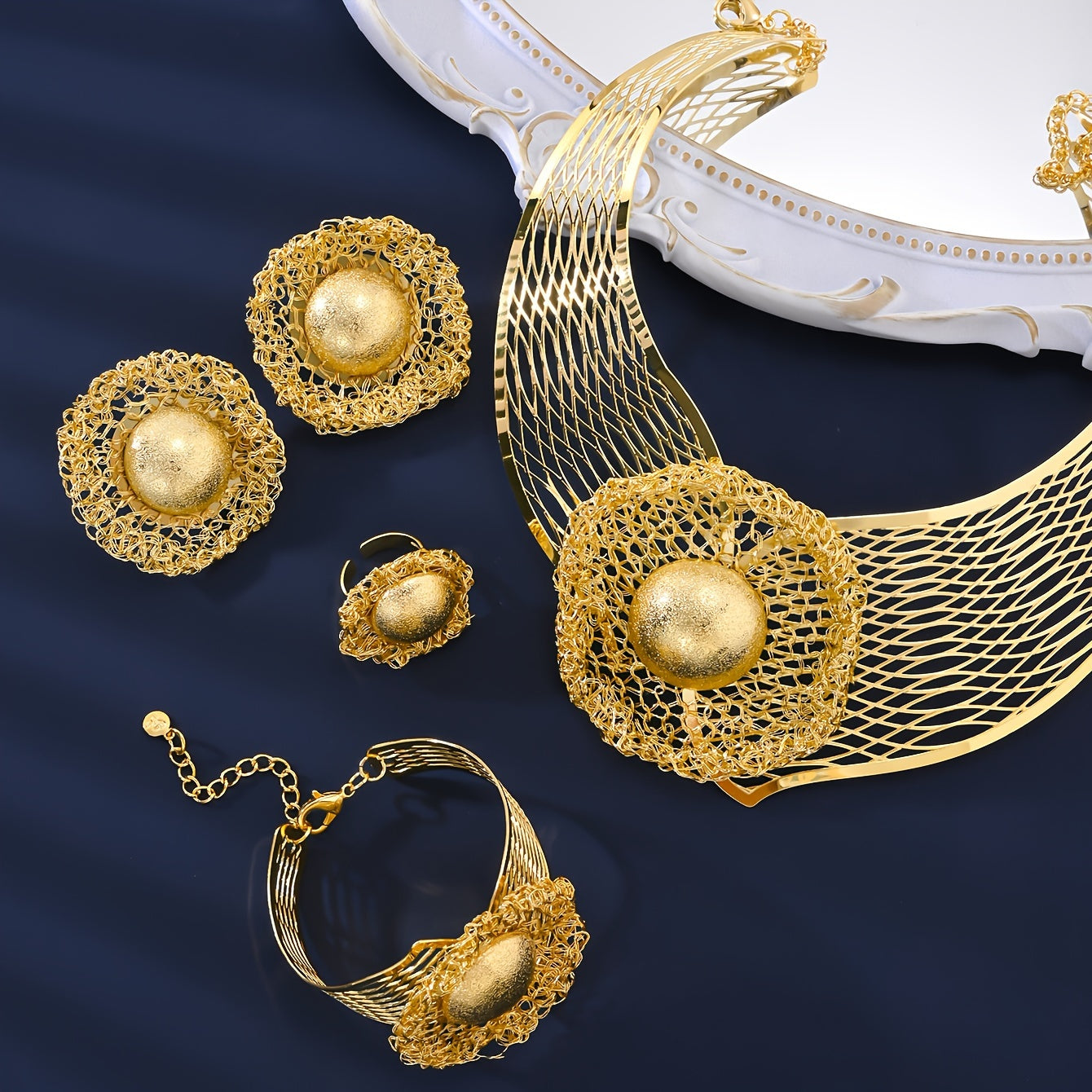 Zarif Vintage va Klassik MEIZ O'rta Sharqdan Ilhomlangan Gul O'sishi 18K Oltin Qoplangan Mis Zargarlik To'plami - Ayollar uchun Marjon, Pendel, Quloq uzuklari - Tug'ilgan kunlar, Bayramlar, To'ylar va Nikohlar uchun mukammal