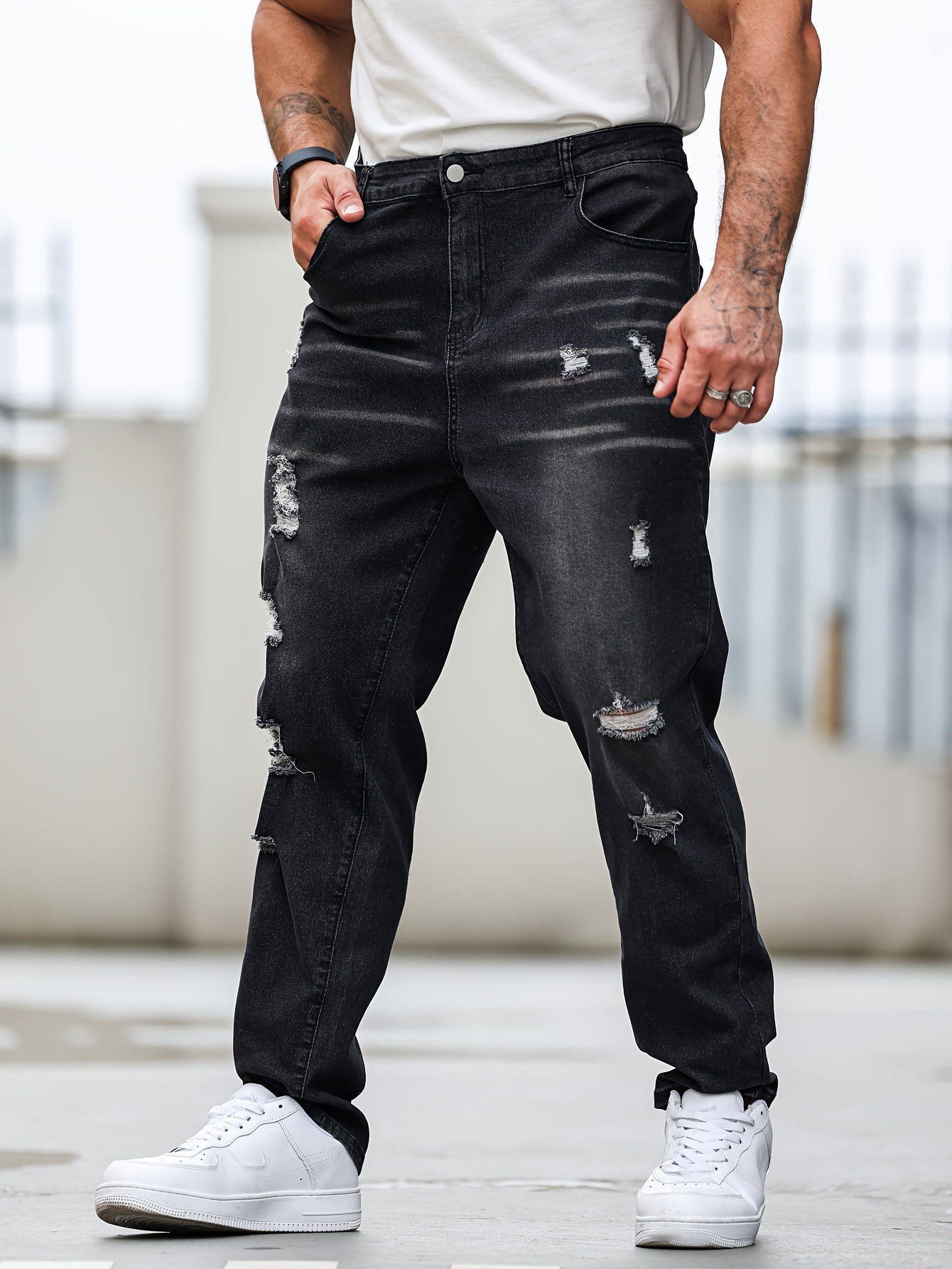 Erkaklar uchun qora rangdagi plussiz skinny jinsilar, o'rta cho'zilishli, yirtilgan denim. Kattalar uchun mos keladigan, barcha mavsumlarga mo'ljallangan to'qilgan matodan tayyorlangan.