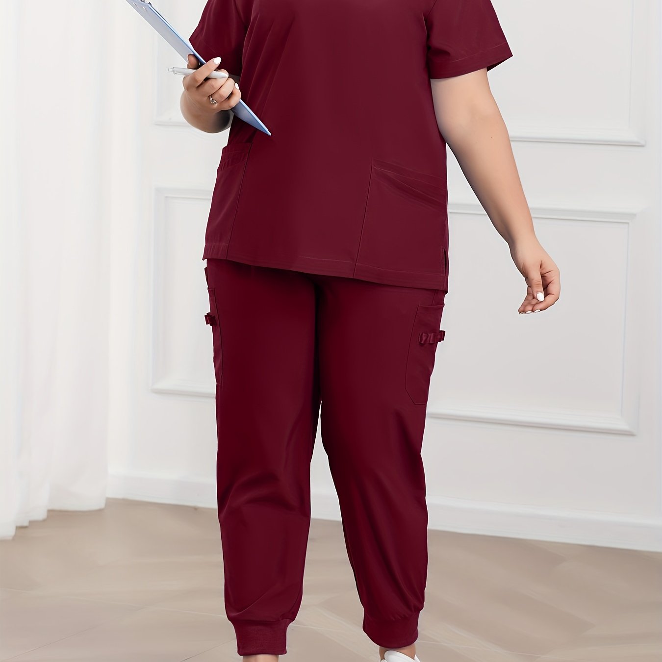 Katta o'lchamdagi bir rangli skrab to'plami, V shaklidagi qisqa yengli ko'ylak va shimlar, Ayollar uchun katta o'lchamdagi kiyimlar.