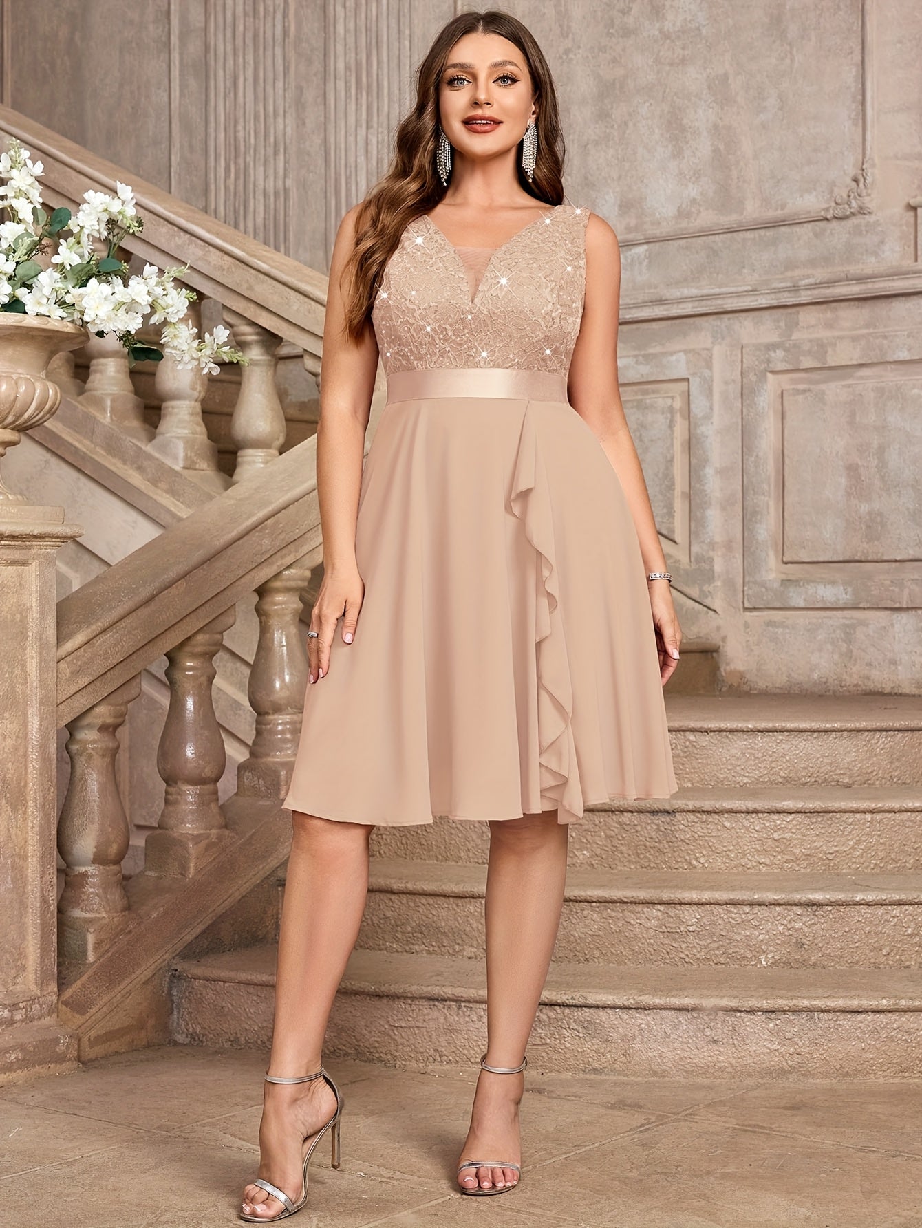 Vestido de gasa sin mangas con escote en V de talla grande, con volante de encaje en el dobladillo para mujer