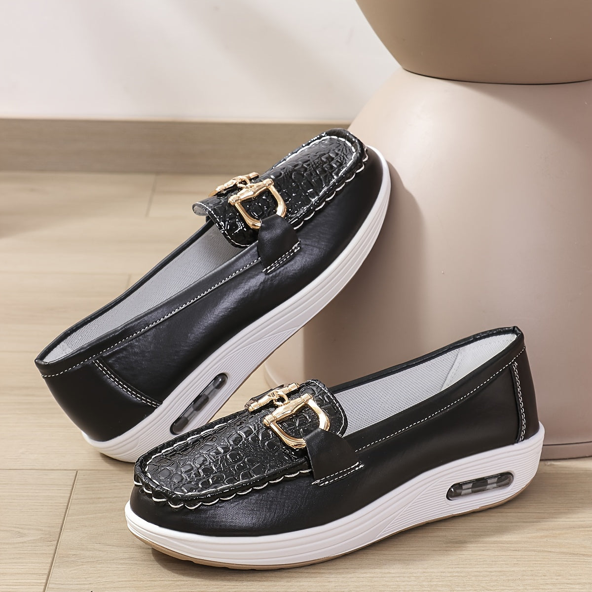 Women's Casual Leather Low-top Shoes with Buckle and Flat Heels