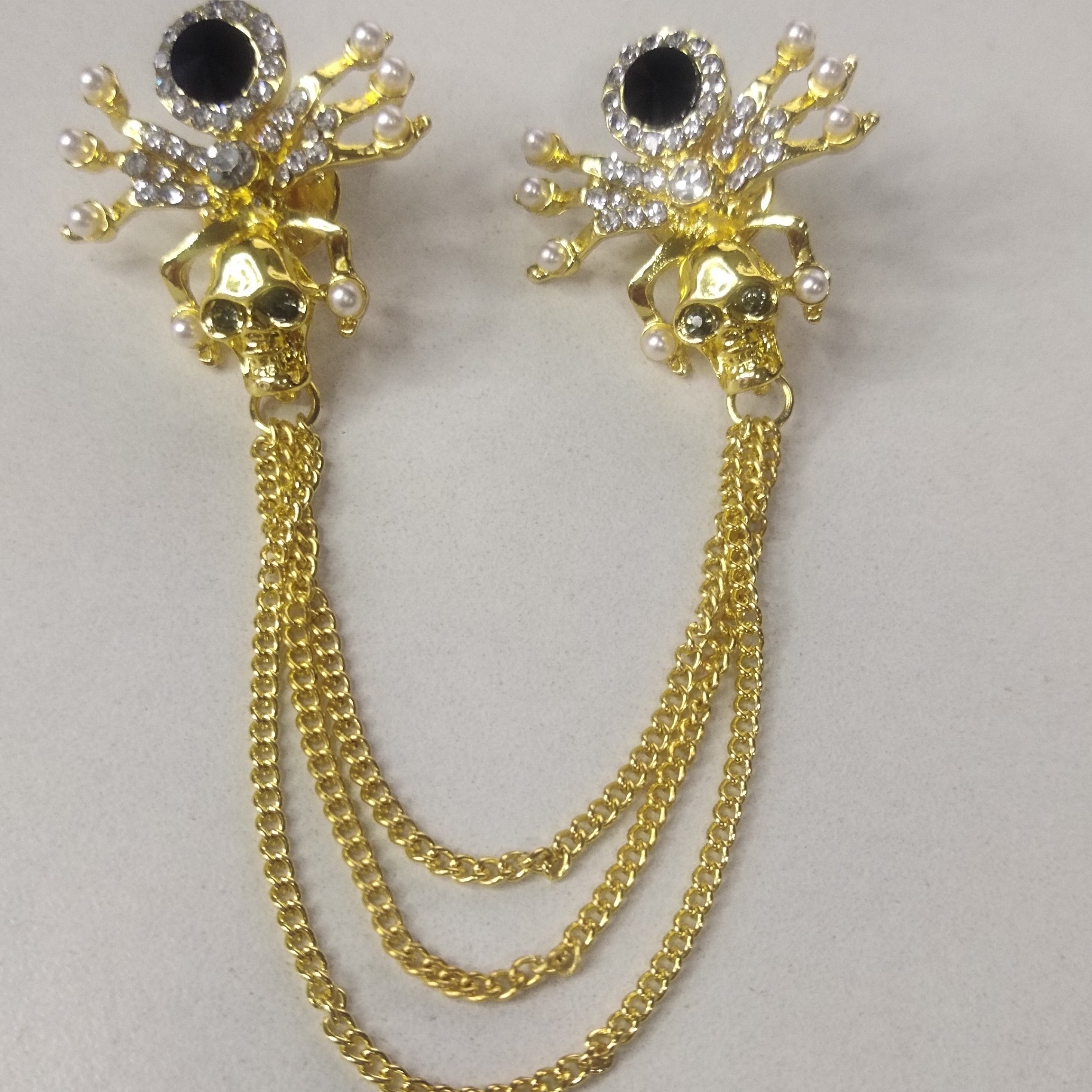 Sparkling Rhinestone Spider Brooch with Chain Alloy Pin Fashion Accessory