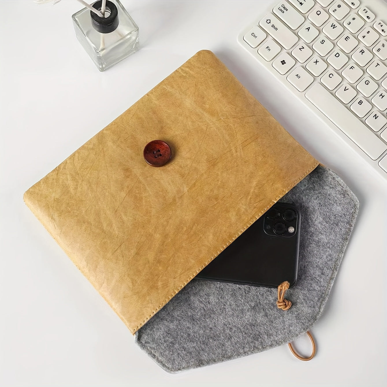 iPad, hujjatlar, hisob-fakturalar uchun retro saqlash sumkasi. Yengil va ko'chma biznes planshet qopqog'i.