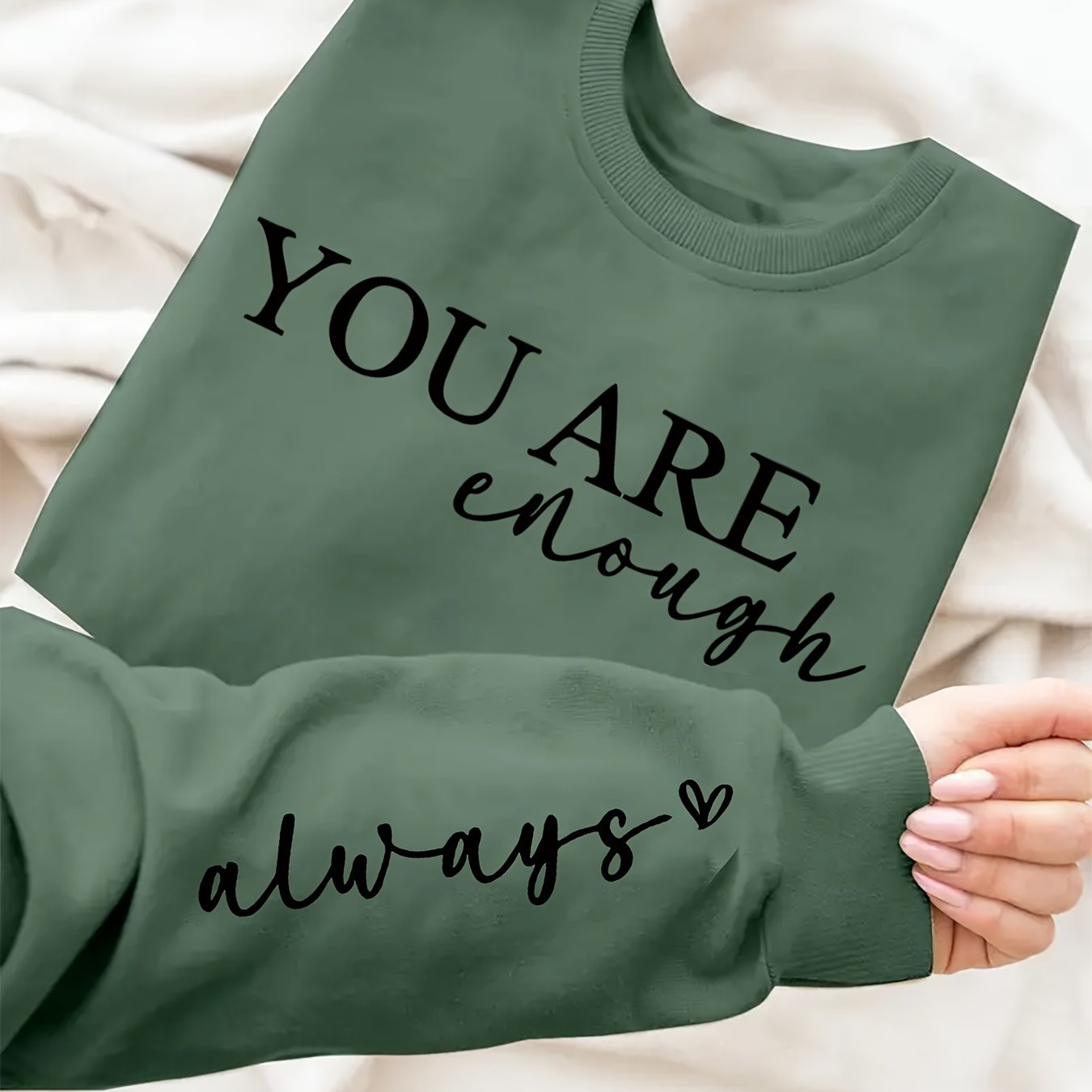 Plus Size Women's Green Sweatshirt Cozy Crew Neck Pullover with Heart Design