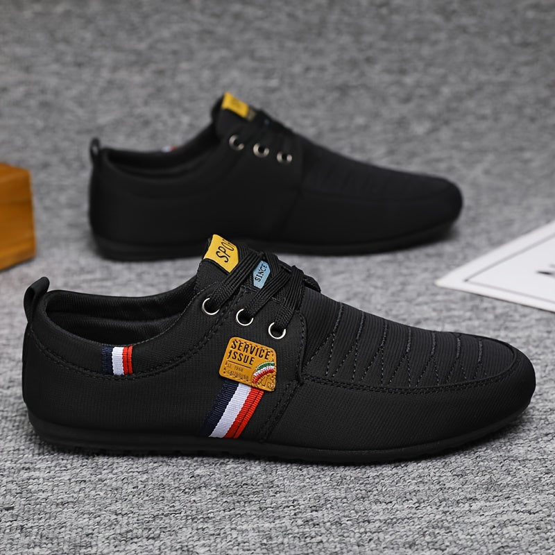 Katta o'lchamdagi erkaklar uchun mustahkam rangdagi biznes uslubidagi yurish poyafzallari, sirpanmaydigan shoelace dizayni va yumshoq, bardoshli taglik bilan.