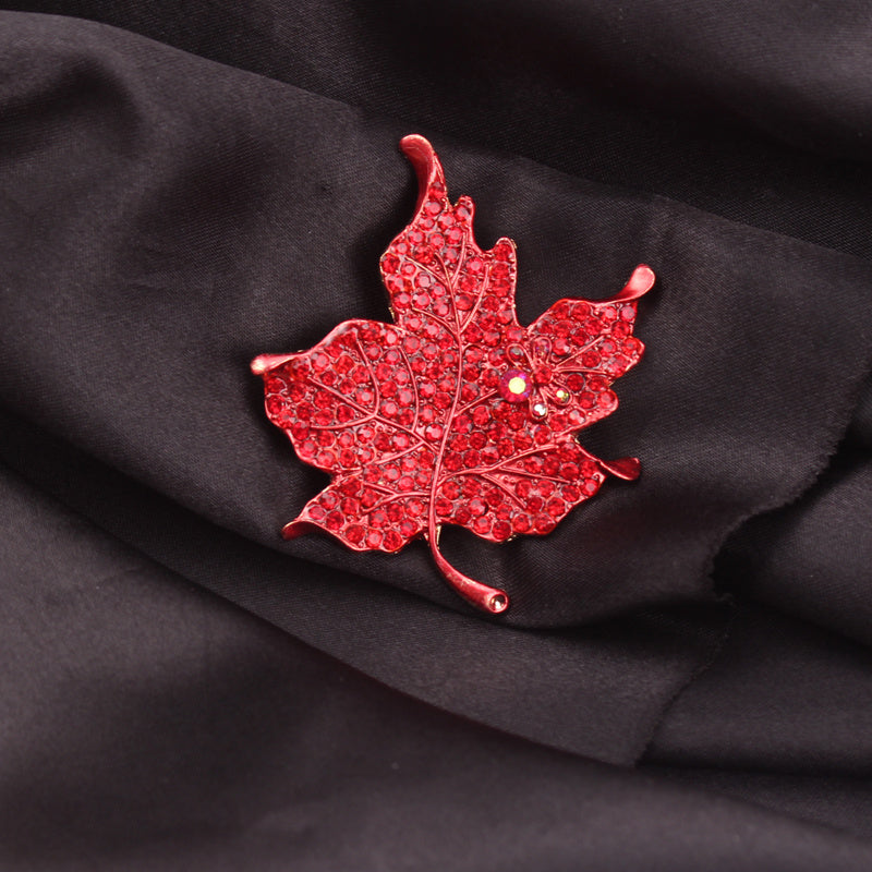 Vintage Elegant Diamond-Encrusted Maple Leaf Brooch, Palto yoki jaketingizga hashamat qo'shish uchun mukammal