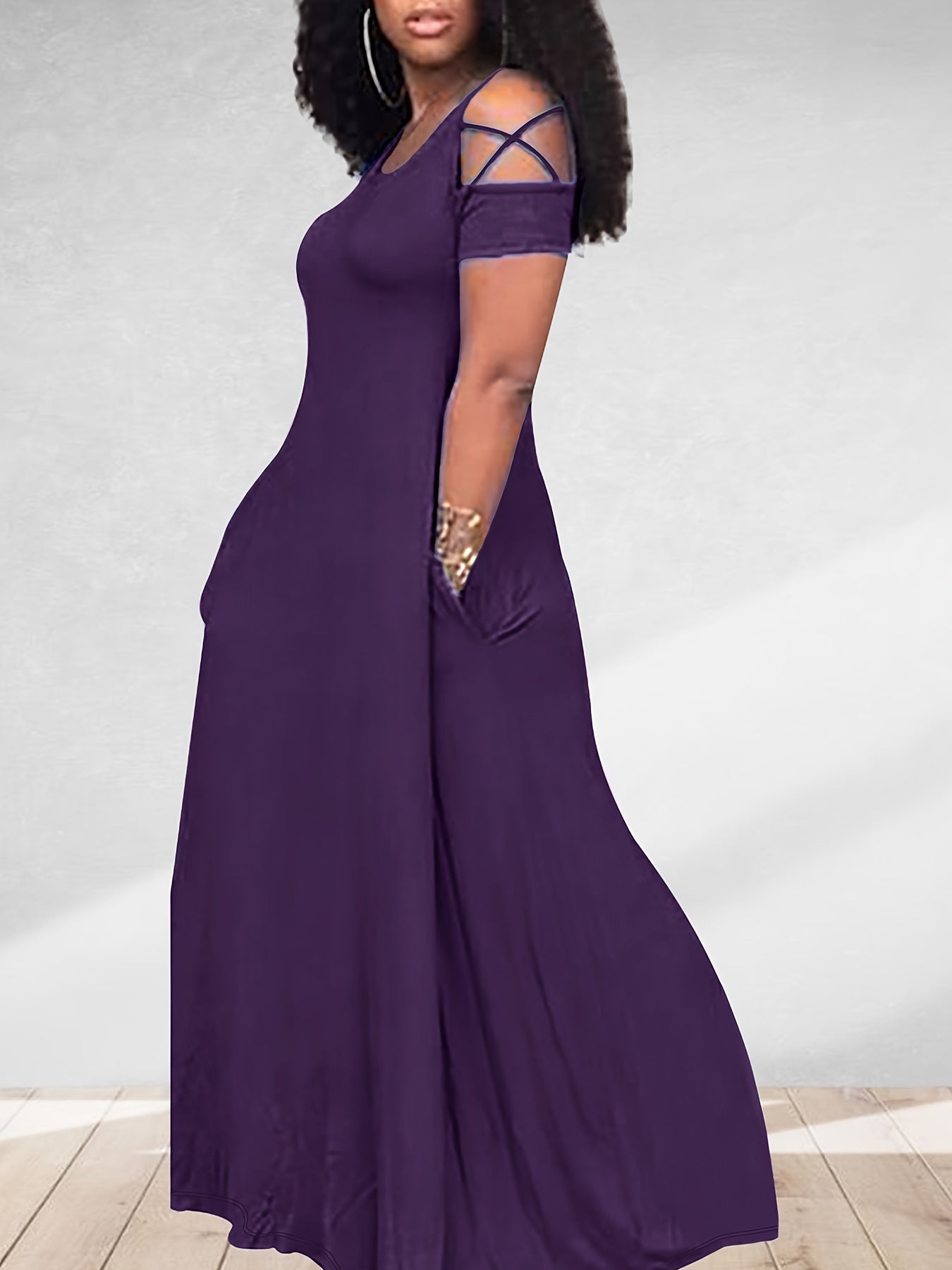 Plus Size Solid Side Cutout Crew Neck Short Sleeve Dress